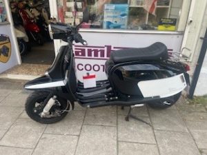 SCOMADI TT 125 Modern Scooters