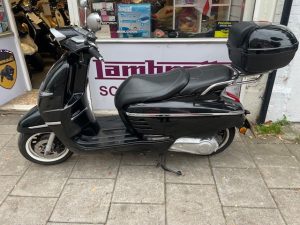 PEUGEOT DJANGO 125 Modern Scooters