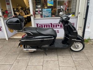 PEUGEOT DJANGO 125 Modern Scooters
