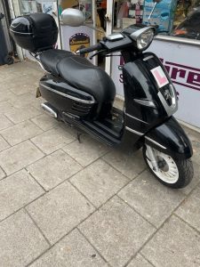 PEUGEOT DJANGO 125 Modern Scooters
