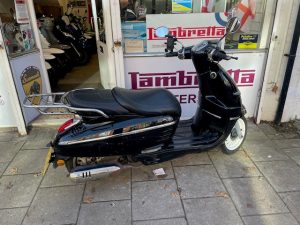 PEUGEOT DJANGO 125 Modern Scooters