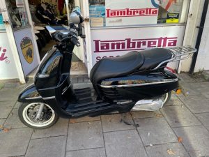 PEUGEOT DJANGO 125 Modern Scooters