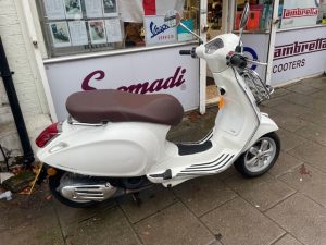 VESPA PRIMAVERA 125 ABS Modern Scooters