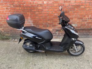 PEUGEOT KISBEE 50CC Modern Scooters