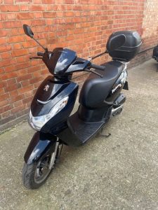 PEUGEOT KISBEE 50CC Modern Scooters